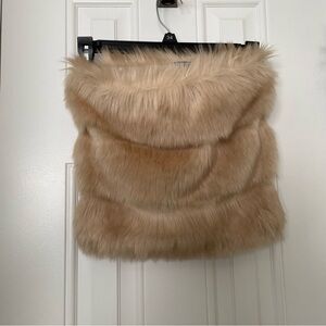 Elegant Club Monaco Women’s Faux Fur Scarf
